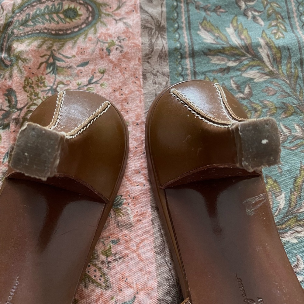 Ferragamo Chocolate Brown 2.25 inch Sandals. Size 8B, Made in Italy. Stunning - Picture 15 of 16